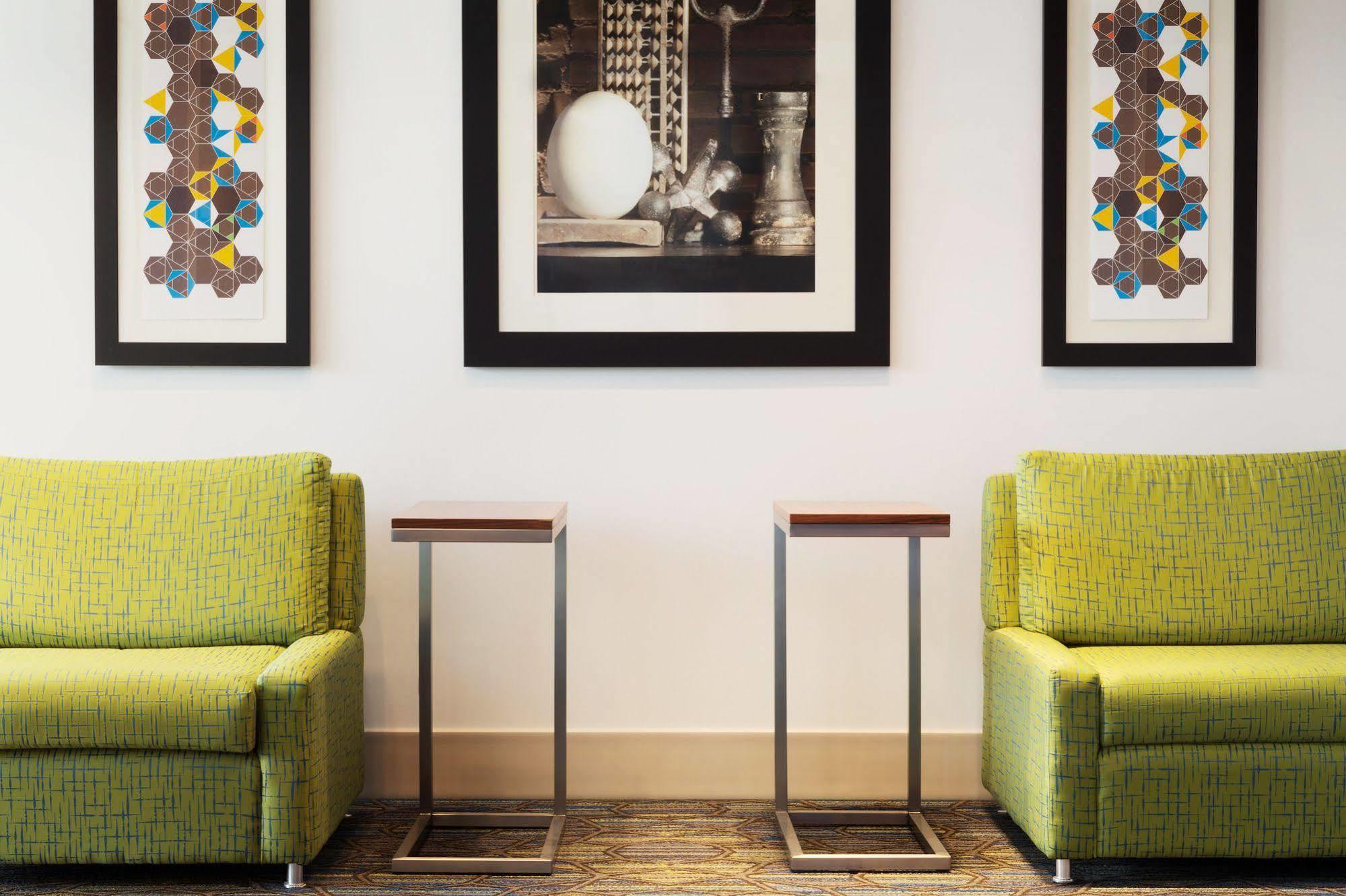 Holiday Inn Express & Suites - Columbus Airport East By Ihg Eksteriør bilde
