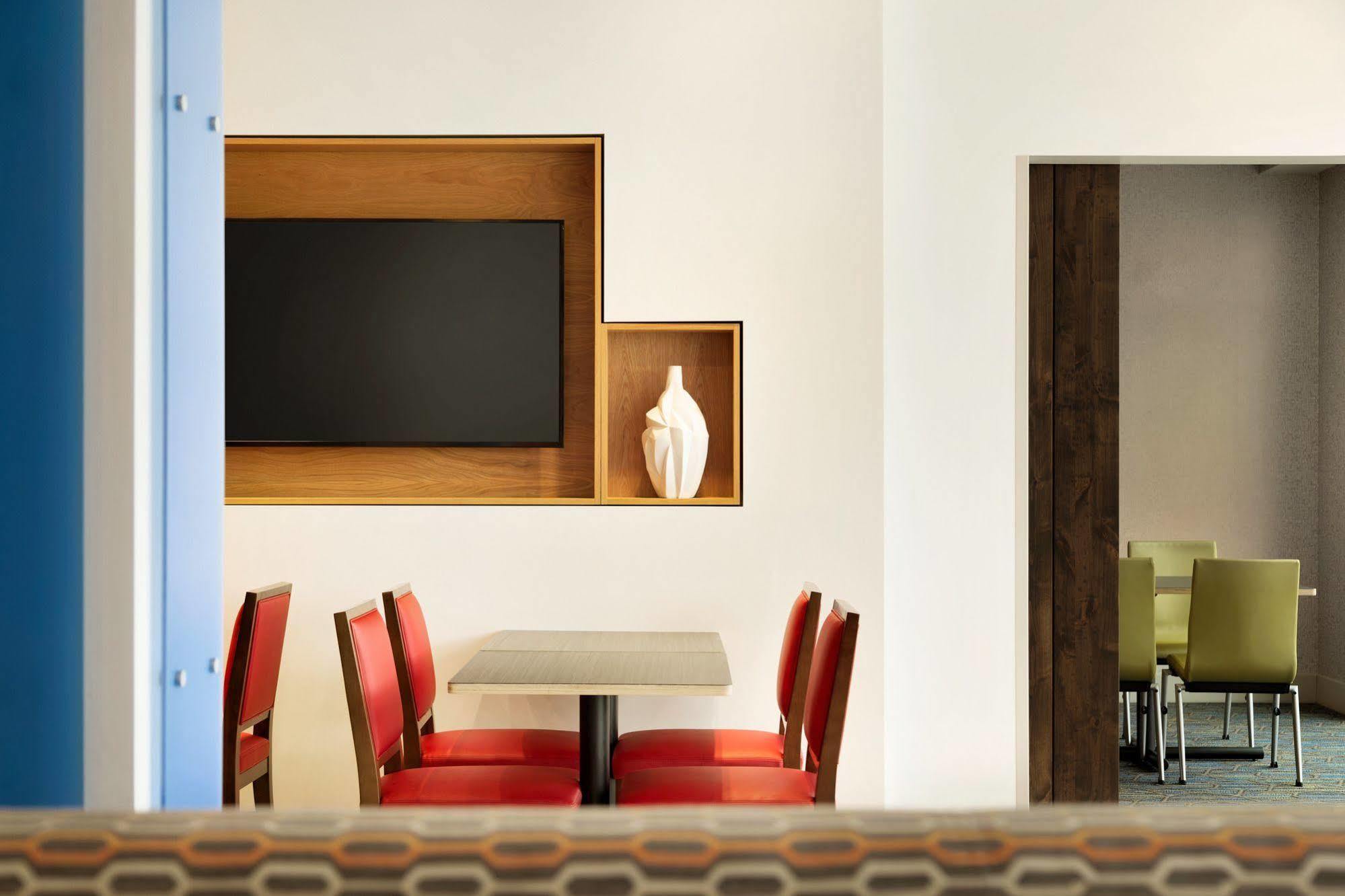 Holiday Inn Express & Suites - Columbus Airport East By Ihg Eksteriør bilde