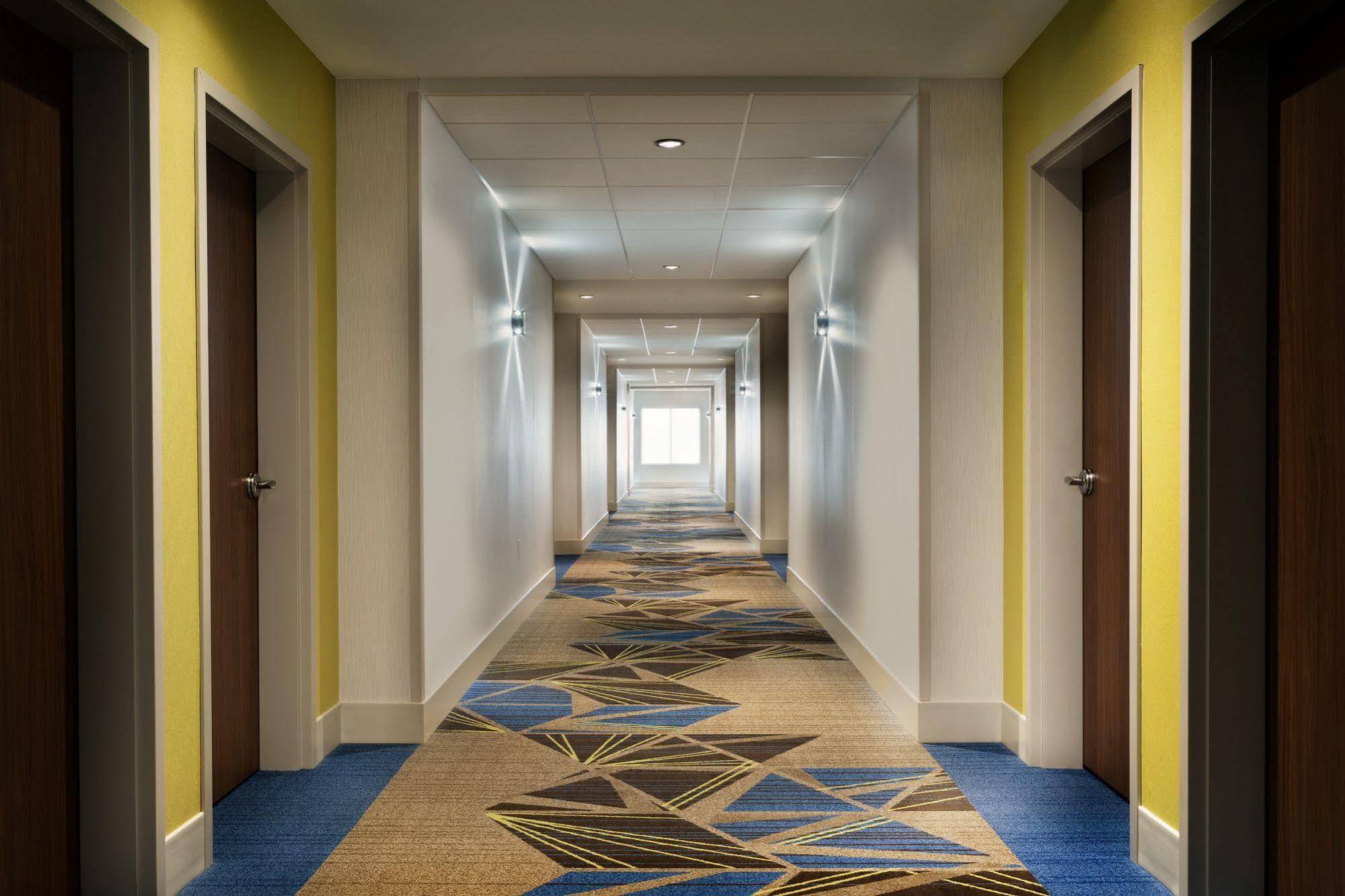 Holiday Inn Express & Suites - Columbus Airport East By Ihg Eksteriør bilde